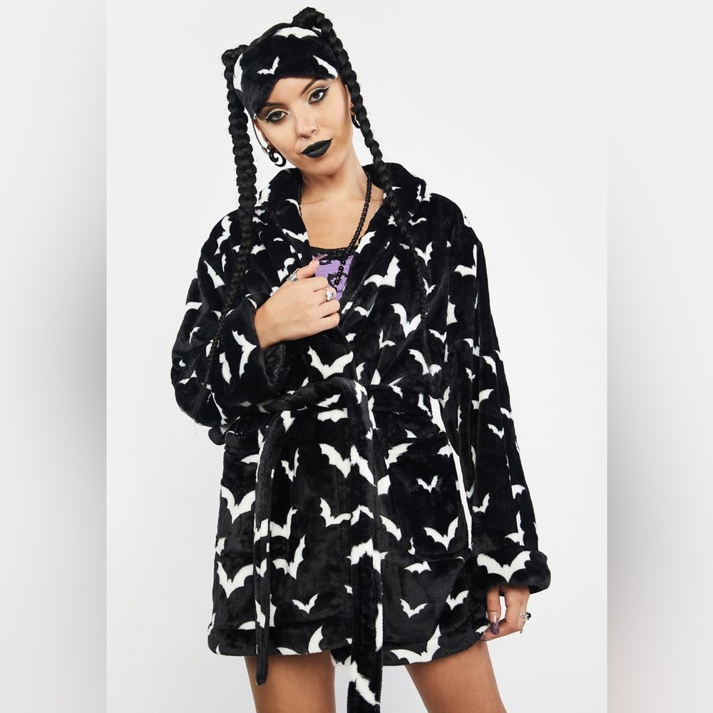 Bat Behavior Robe